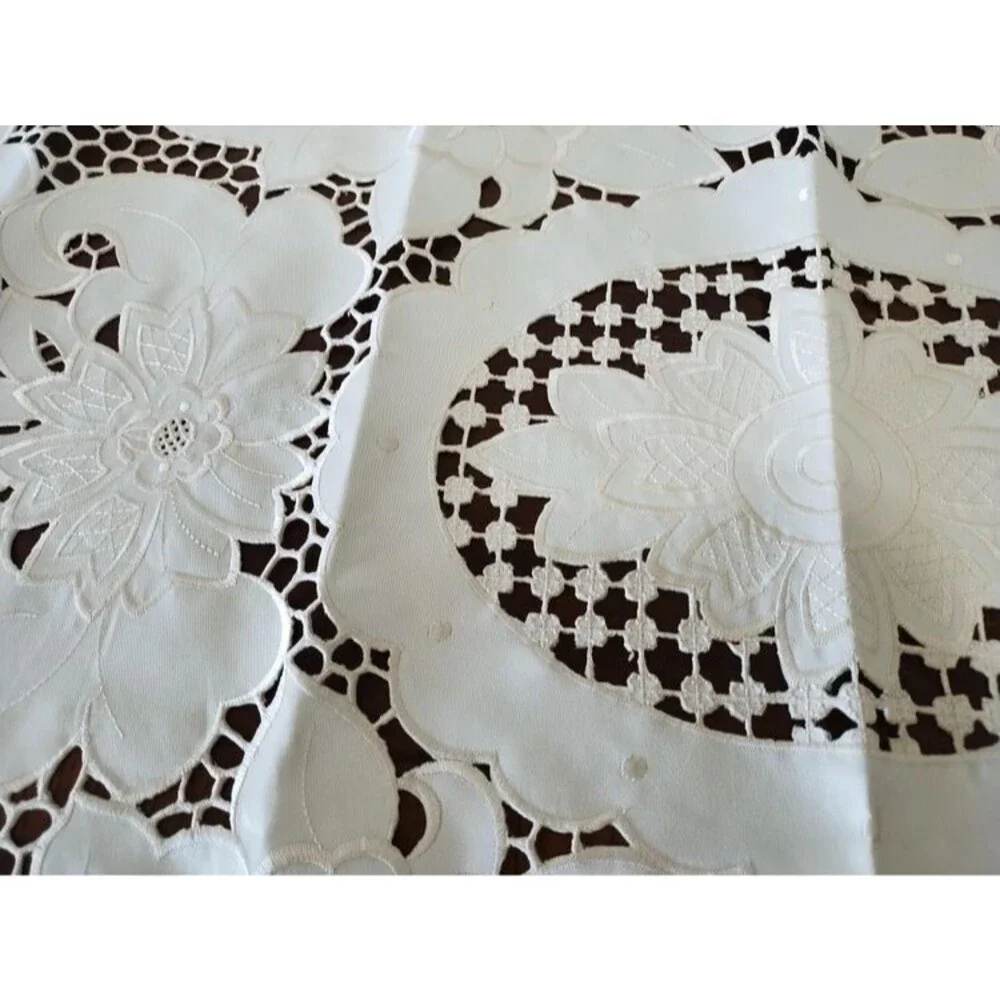 Vintage Elegant Intricate Cutwork Floral Small Beige Polyester 34in Table Runner